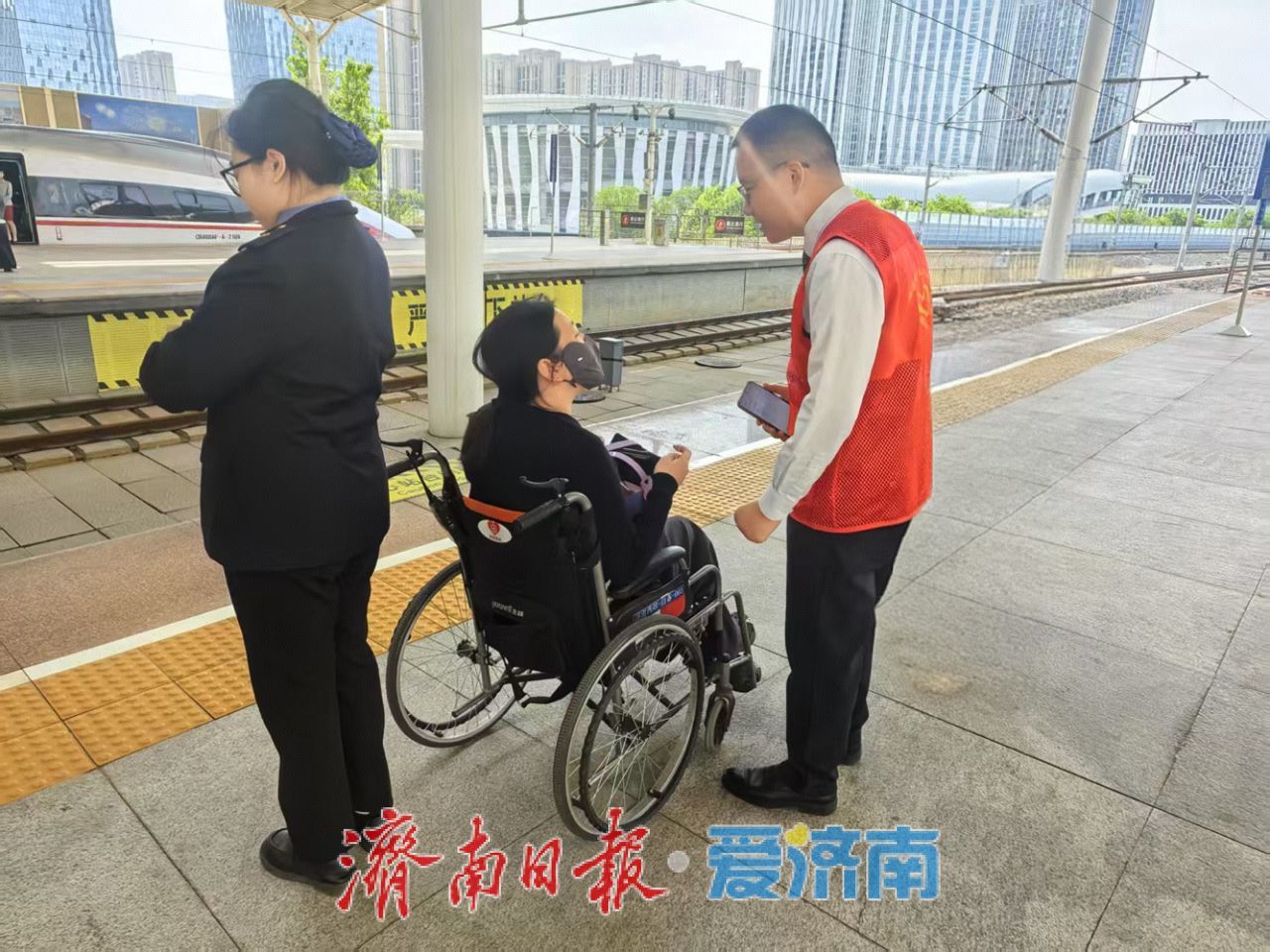 “五一”假期“不打烊” 志愿服务“不断档”