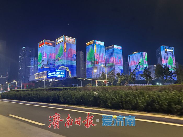 一年四季 泉在济南丨济南经十东路灯光秀启幕 点亮节日夜空