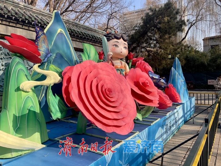 花灯会持续上新！兔王献瑞、玫瑰花神灯组安装完毕