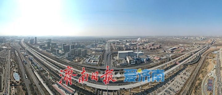 泉城年味气氛组已就位，是“蛇”候过年啦！