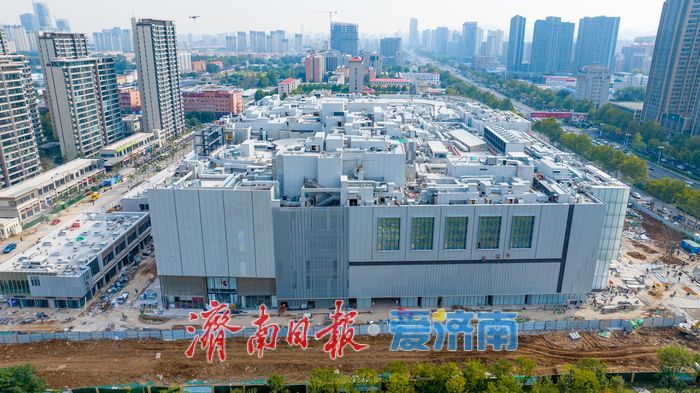 建筑垃圾“飞天”运走！龙湖济南西城天街启用无人机助力项目收尾