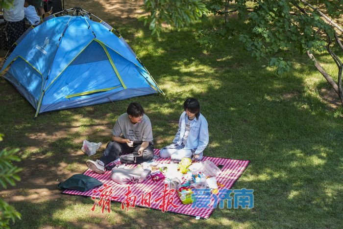 一年四季泉在济南丨泉城公园迎露营热潮，市民乐享城市“慢时光”