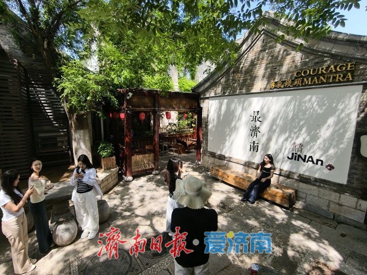 初夏百花洲风光好 市民打卡享古韵