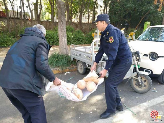 “城市管家”的假期，写在街头巷尾