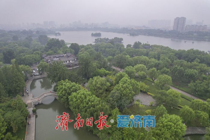一年四季 泉在济南丨烟雨润泉城，水墨染湖色