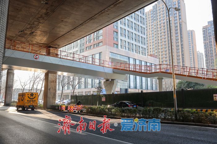 项目强省会｜全福立交桥西侧将新添一座人行天桥 现已完成主桥吊装