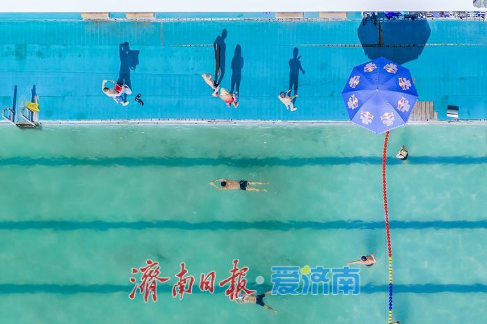 热浪来袭！泉水浴场成市民天然消暑福地