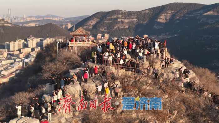 一年四季 泉在济南丨登高迎新，千佛山巅瞰古今