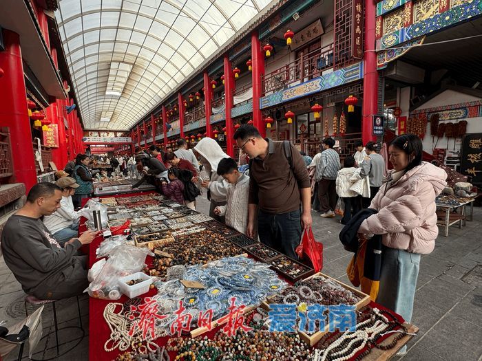 泉在济南过大年丨暖阳催热文化市集 济南英雄山市场假期尾声人气旺