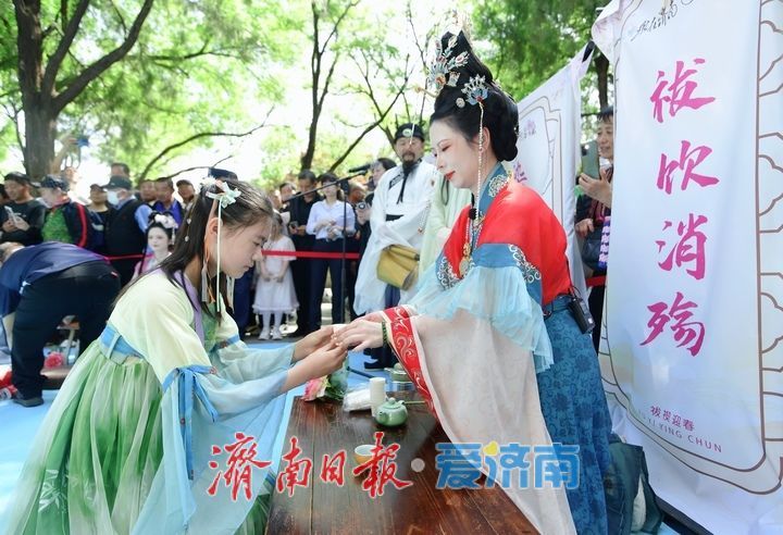 千佛山“三月三”庙会启幕，祓禊古礼引游客穿越千年