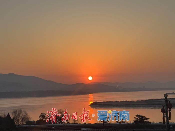 雪野湖日出美如画 烟波浩渺醉游人