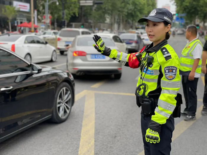 济南接送考生车辆发生交通违法，先考试后处理