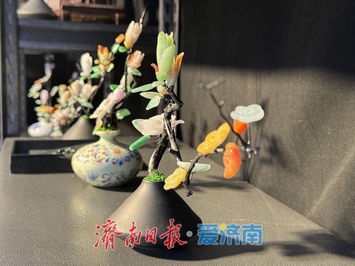 翡翠插花绽放“石上芳华”