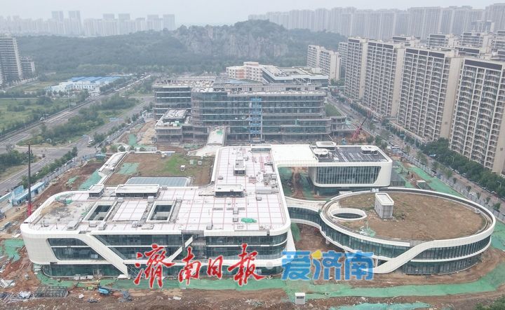 济南华山片区首座智慧化综合医院幕墙施工进入收尾阶段