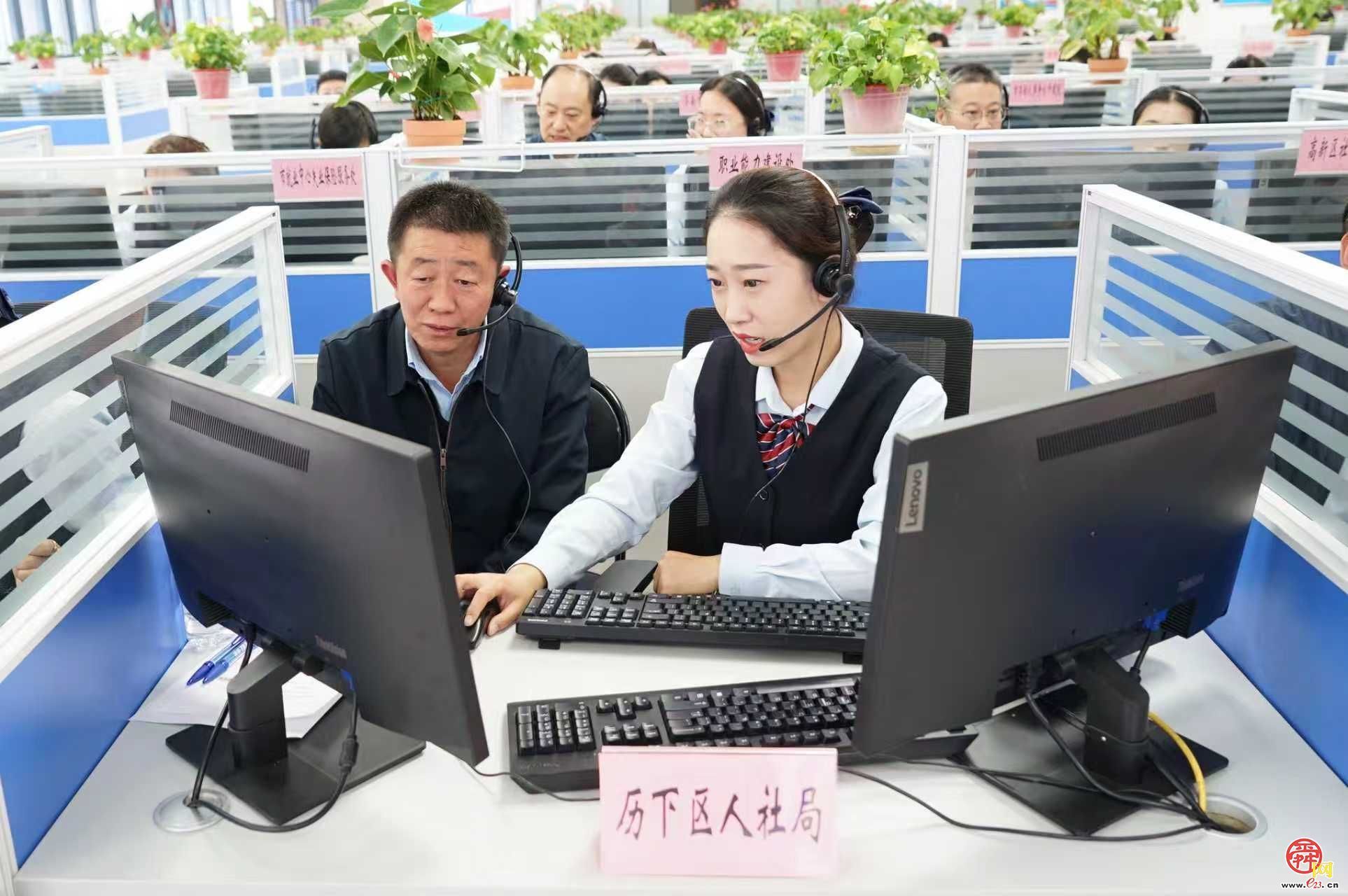 济南市人力资源社会保障局接听12345热线回应群众关切