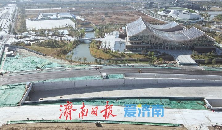 济南黄河大道二期鹊华东路半定向地下匝道主体展现新貌