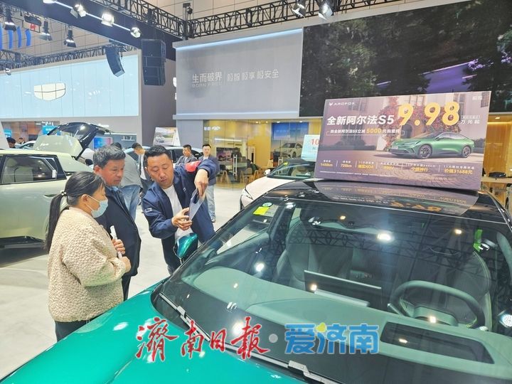 车展人气爆棚 购车赏车热潮持续升温