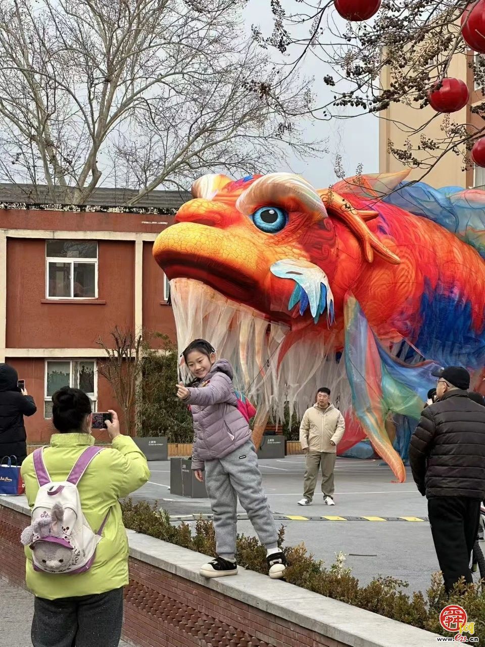 鳌舞上新街，祥瑞启新程——巨型鳌鱼惊艳亮相济南新春