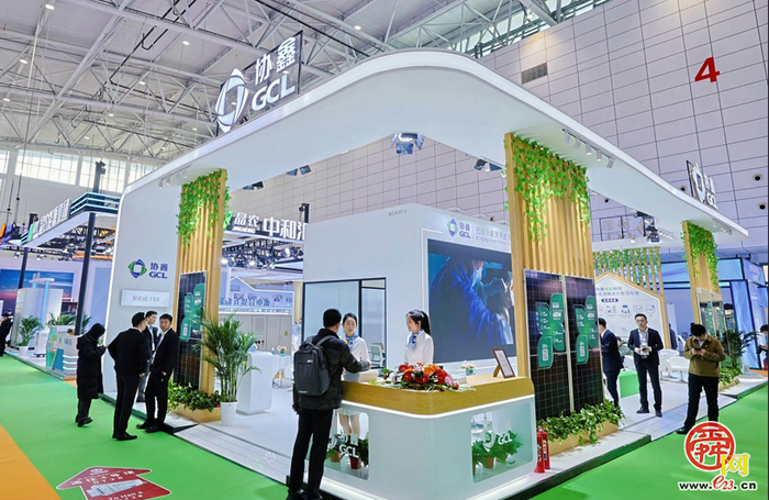 AI能源机器人亮相  2025第二十届济南国际太阳能展开幕