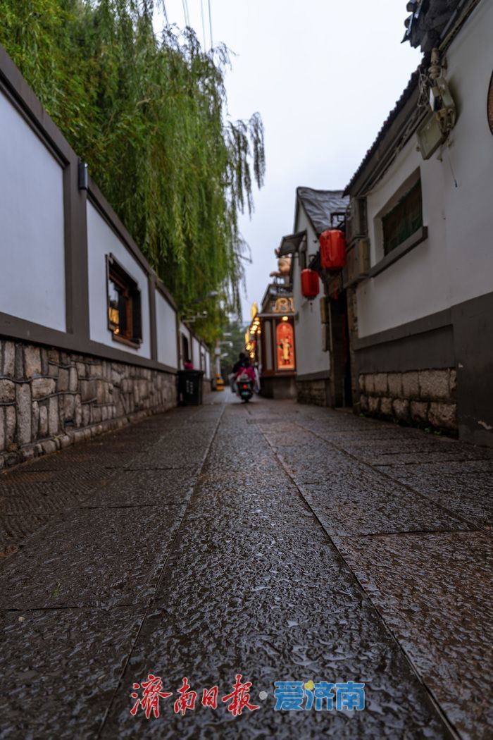 一年四季 泉在济南丨济南西更道街：雨后尽显老街韵味