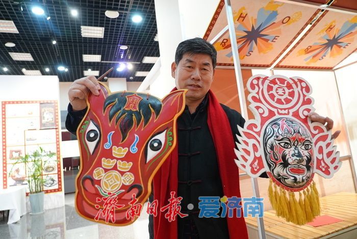 马年侯氏社火脸谱非遗亮相生肖展受热捧
