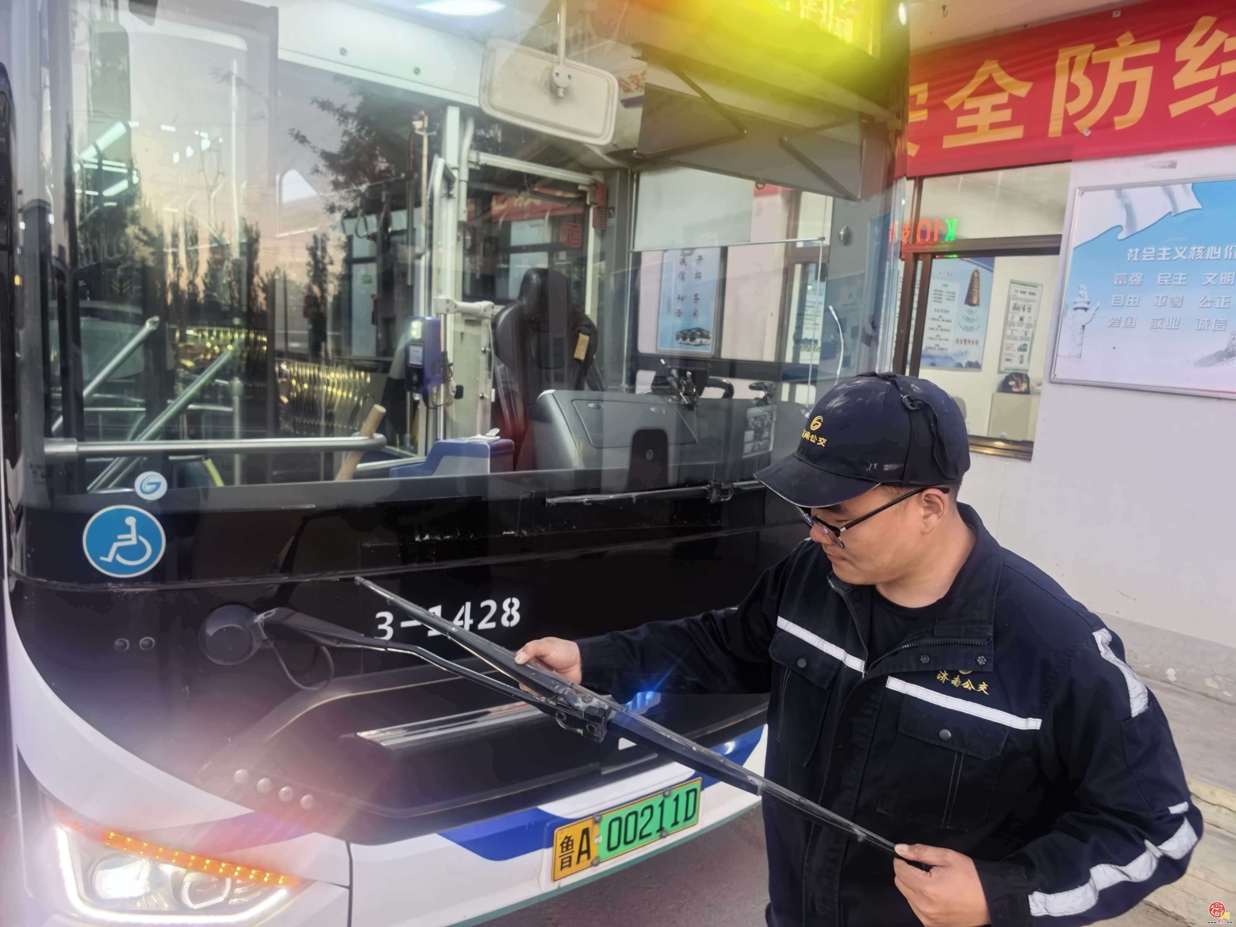 加密夜间线路、开通文旅专线、接驳赛事客流——济南公交“五一”保障多项举措护航城市运行