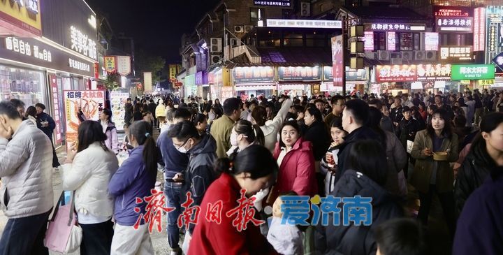 一年四季 泉在济南丨宽厚里初冬美食人气旺 烟火气里暖意浓