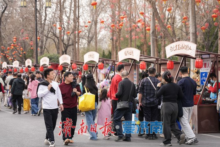 “泉”在济南过大年｜明湖市集好戏连台，文旅融合激活消费新场景