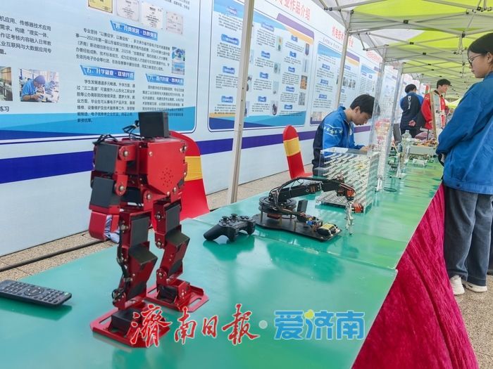 他的课堂，机器人“说了算”——济南新“机”遇系列报道之工业机器人教学场景篇