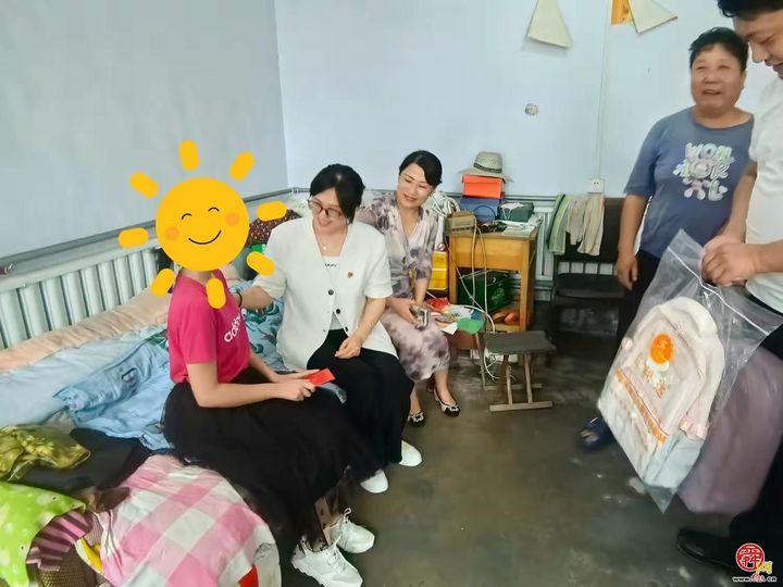 “助力开学季 暖心伴成长”普集街道联合浙商保险济南中支党支部开展爱心助学活动