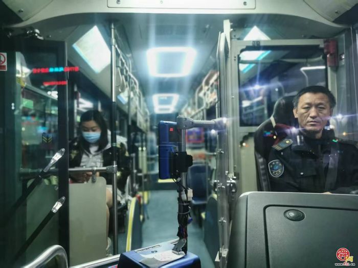 清明假期最后一天 济南西站公交枢纽再次开启“不闭站”模式