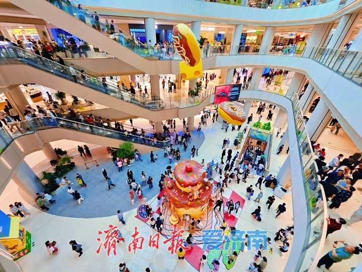 济南假日商圈人气旺 消费热潮焕活力