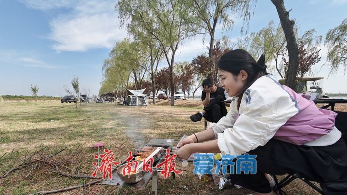 一年四季 泉在济南｜蓝天碧水 帐篷朵朵 玉清湖畔“五一”假期人气旺