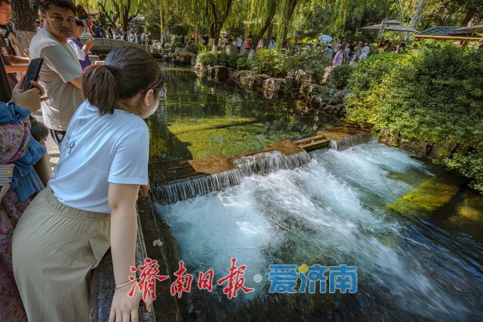 一年四季 泉在济南丨趵突泉水位攀升至28.92米，景区瀑布景点成为新打卡亮点
