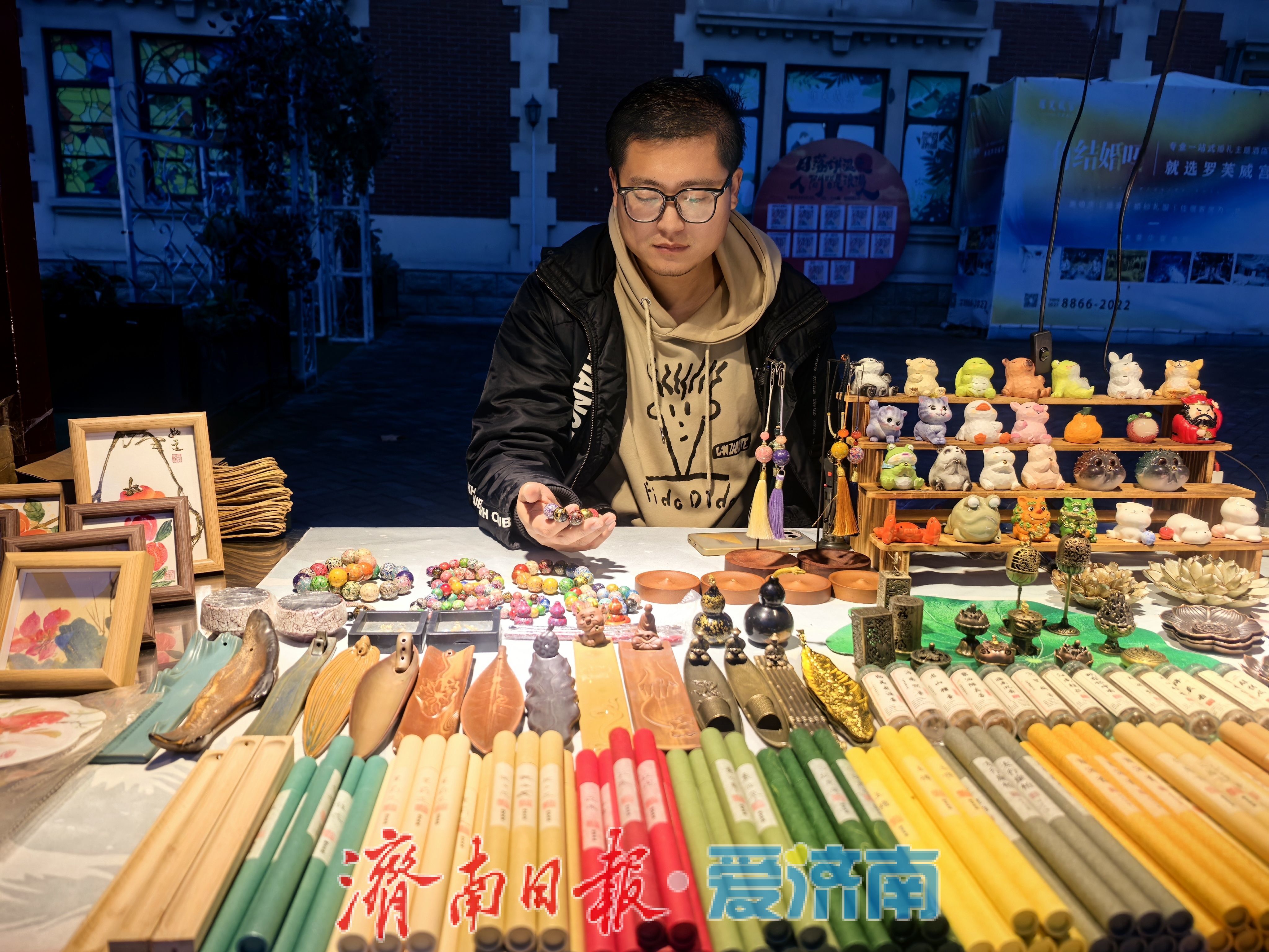 一香一漆一人生：济南95后街角手艺人的坚守与创新之路