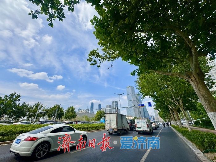 一年四季 泉在济南丨流云漫泉城 楼宇入画来