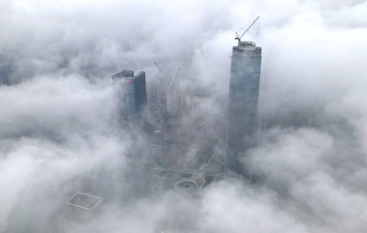 如临仙境，雨后济南出现平流雾景观