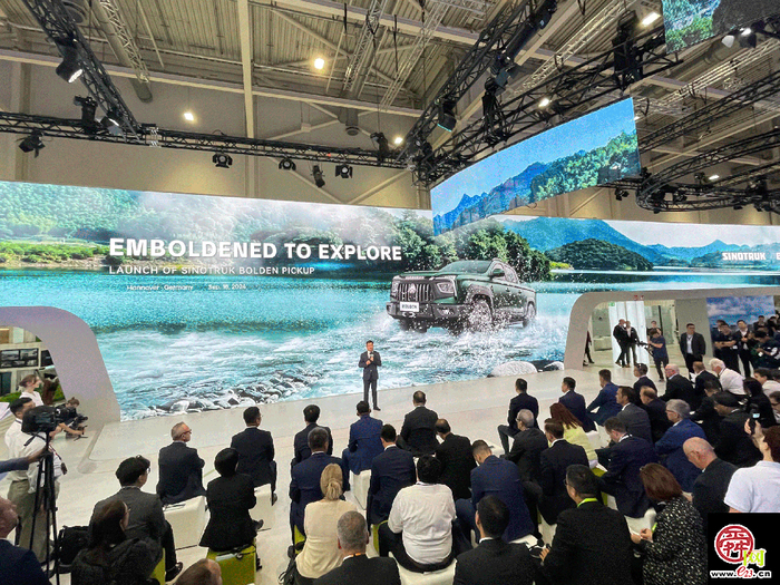 山东重工集团旗下产品亮相德国汉诺威国际商用车展