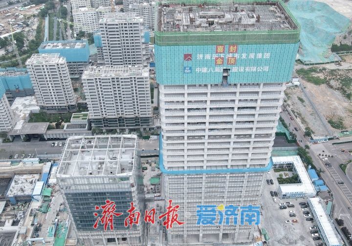济南中央商务区西片区茂岭数字科创中心160米主塔楼封顶