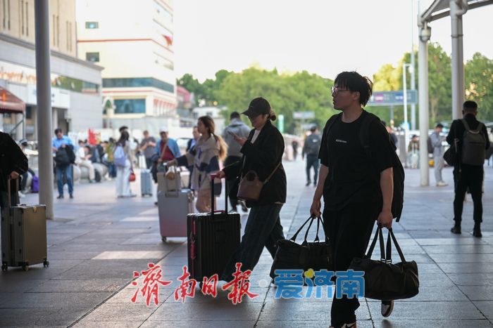 五一假期落幕 济南站迎客流高峰