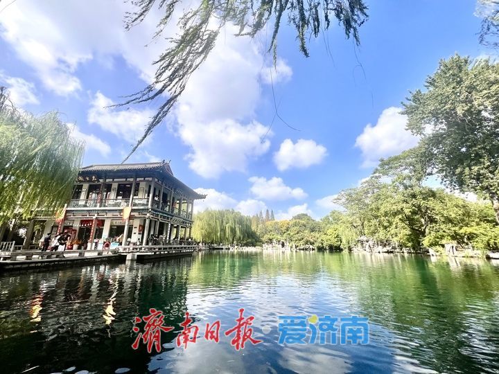 一年四季 泉在济南丨蓝天白云上线 济南初秋氛围感拉满