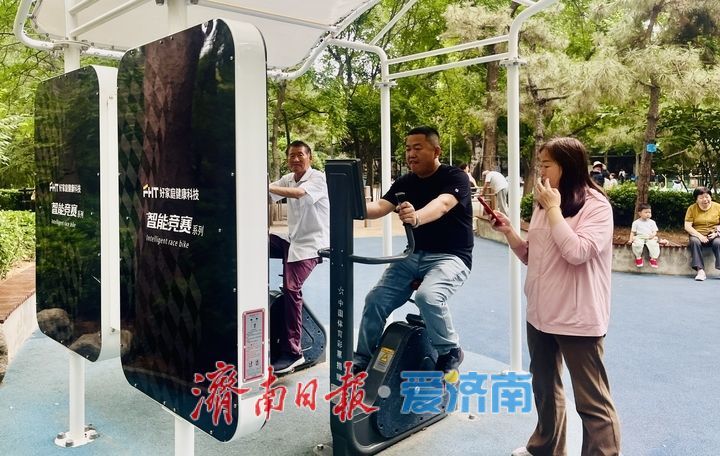 夏日健身热：济南智慧广场成市民新宠