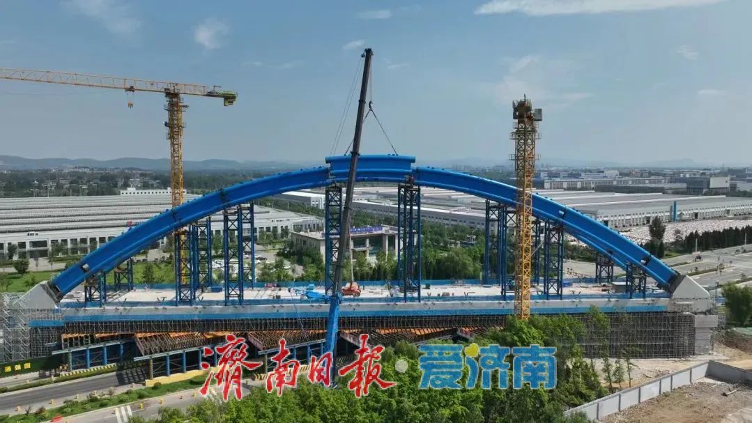 济枣铁路全线首座系杆拱桥合龙