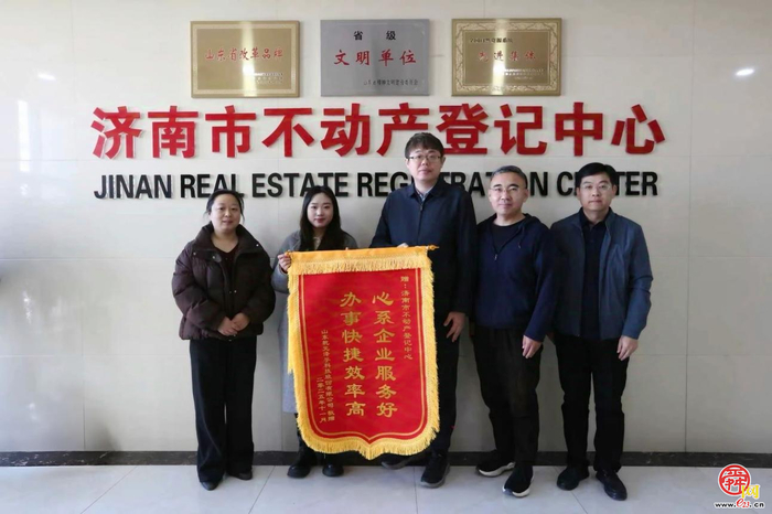 锦旗的故事丨24小时涉企服务不打烊 全力化解企业燃眉之急