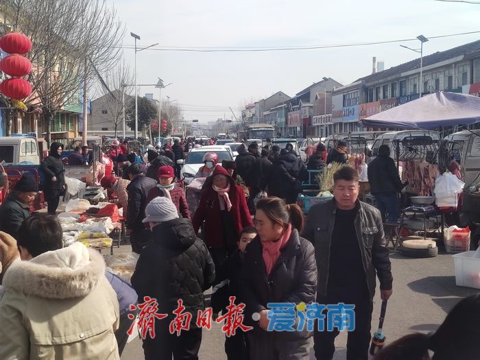 人头攒动购年货 烟火升腾年味浓