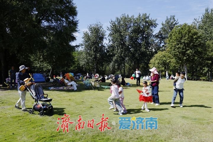 一年四季 泉在济南丨国庆游园享晴空 共享绿地休闲悦时光