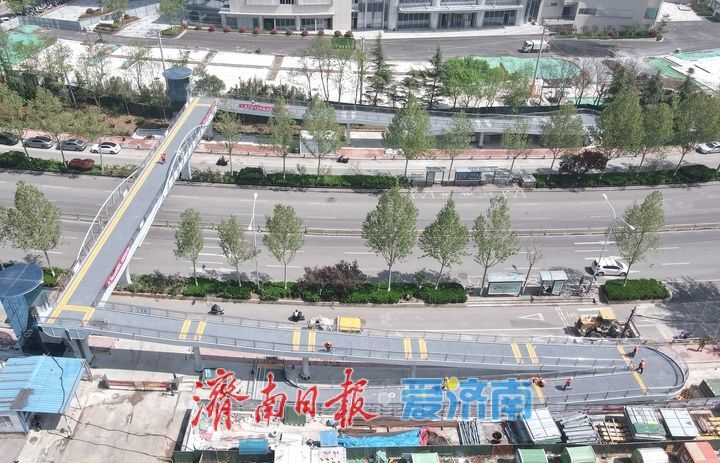 “U”形长步梯搭配直梯，二环南路新建过街天桥亮相