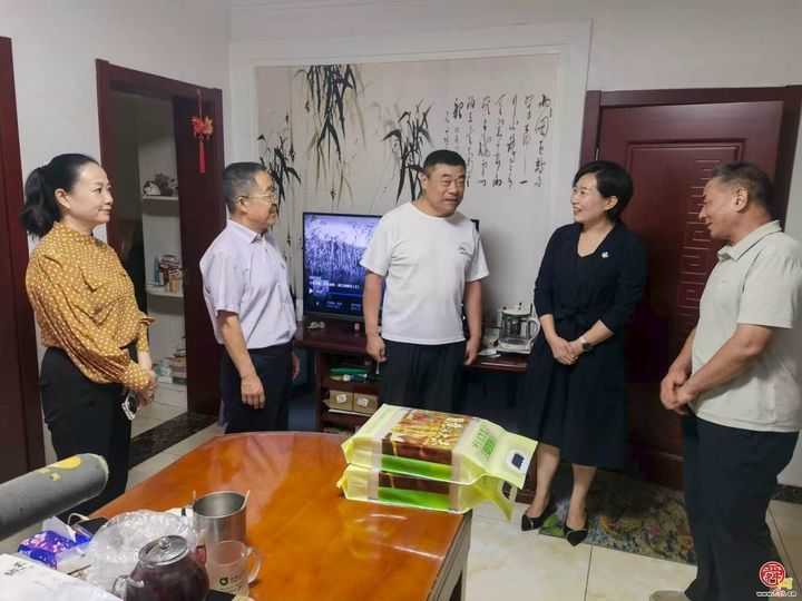 情暖双节送关爱 助残捐赠进社区
