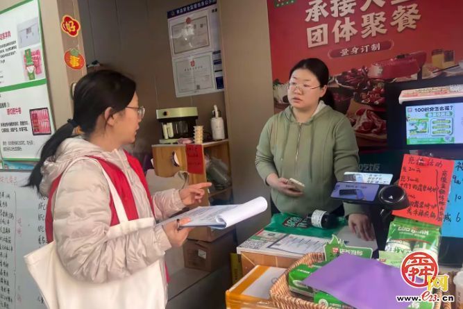 王舍人街道春风景悦社区筹备组开展“门前五包”宣传活动