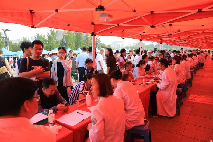 医地共建 双向奔赴——泉城广场升腾为民服务“烟火气”